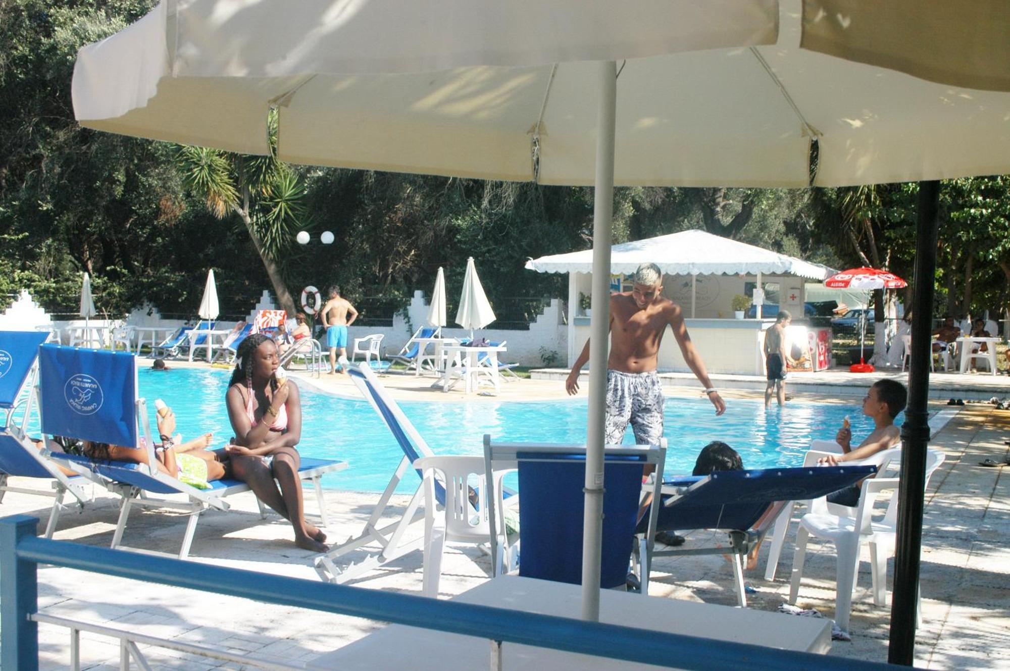 פרבזה Kalamitsi Beach Camping Village מראה חיצוני תמונה