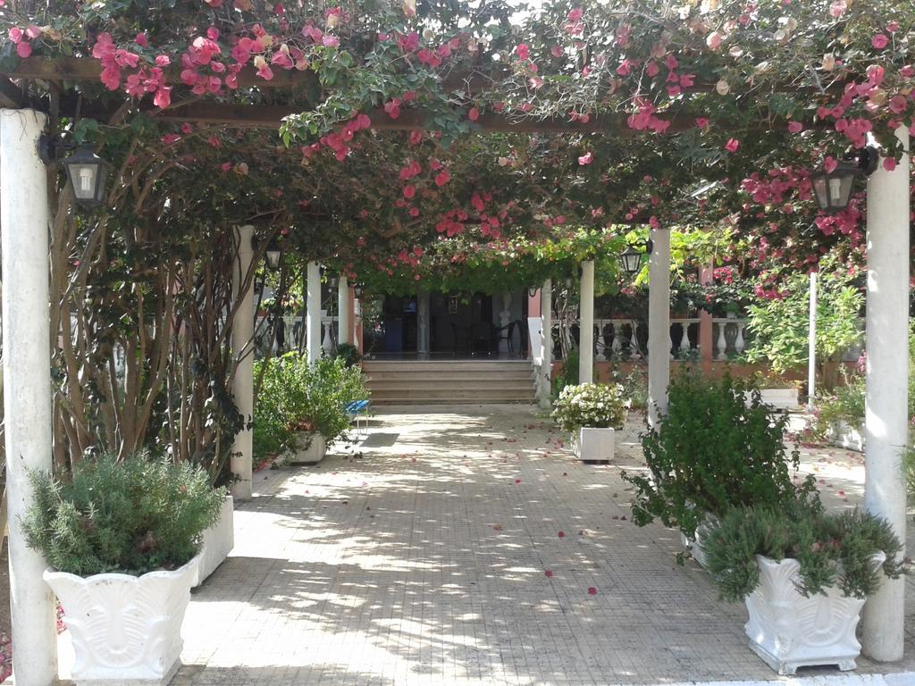 פרבזה Kalamitsi Beach Camping Village מראה חיצוני תמונה