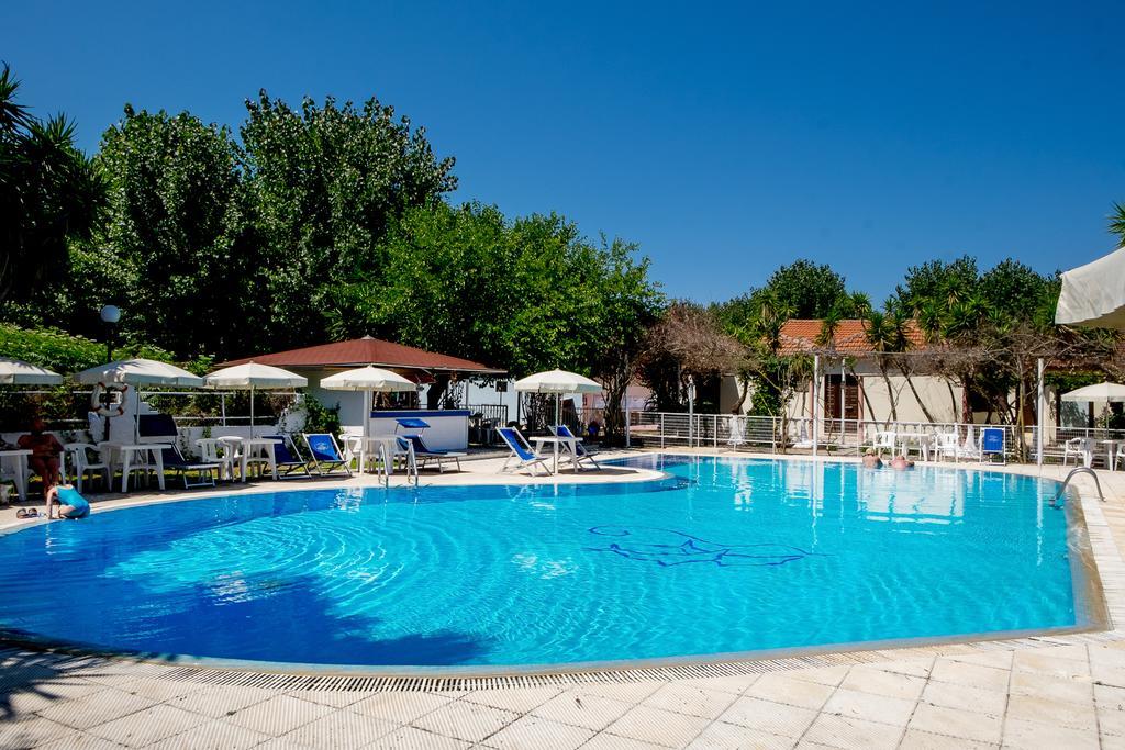 פרבזה Kalamitsi Beach Camping Village מראה חיצוני תמונה