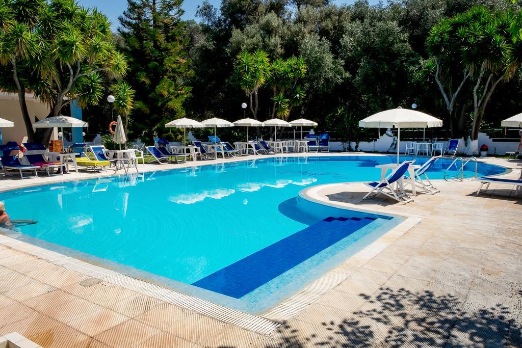פרבזה Kalamitsi Beach Camping Village מראה חיצוני תמונה