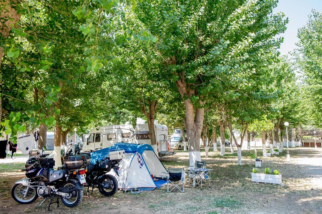 פרבזה Kalamitsi Beach Camping Village מראה חיצוני תמונה